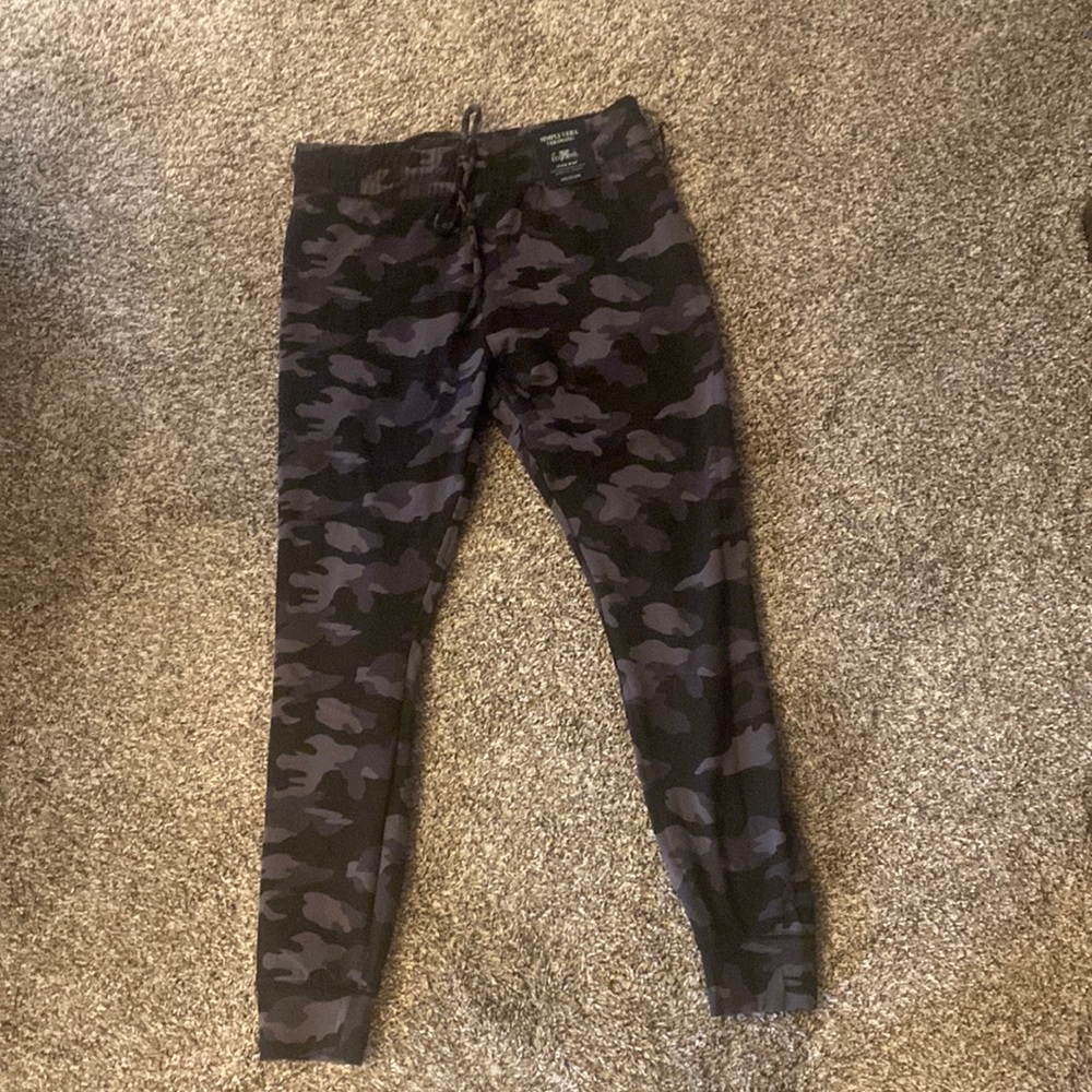 High rise live in lounge leggings camo grey color